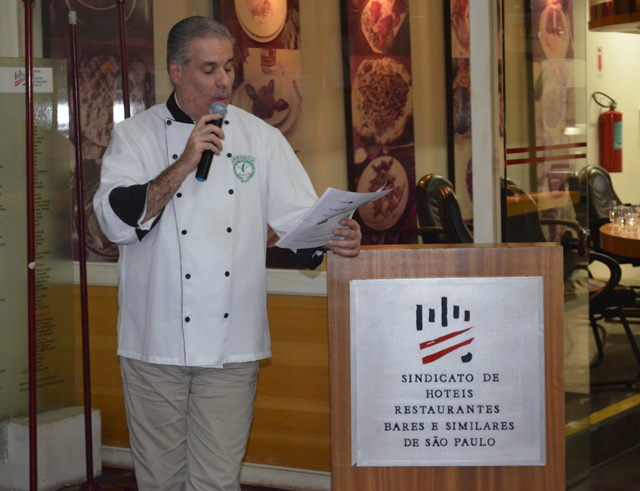 O Chef Celso Santos foi o apresentador do evento