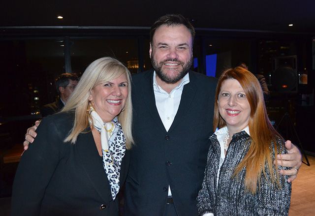 No centro da foto, João Bueno, Diretor executivo da Resorts Brasil, ladeado a sua direita por Fanny Cutrale e a sua esquerda por Gisele Alvarez, Gerente de produto do Sheraton WTC Hotel