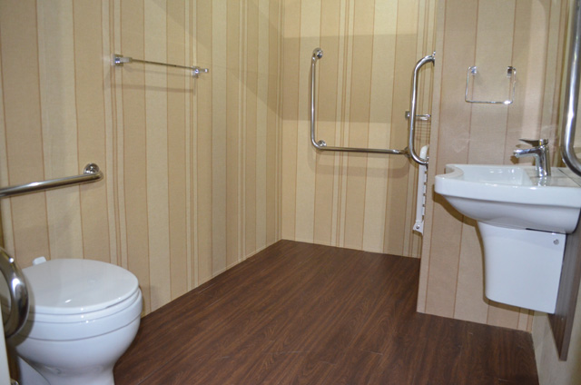 Modelo de banheiro acessível do espaço de acessibilidade montado na Equipotel 2015