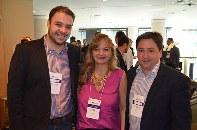 Gabriela Otto, Diretora da HSMAI Brasil ao lado de Renato Montanari e cláudio Azevedo da APP Sistemas