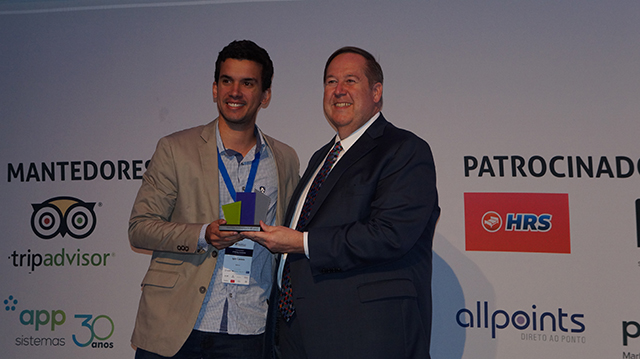 Igor Castelo representou o grupo Salinas na premiação, onde venceu a categoria Revenue Management